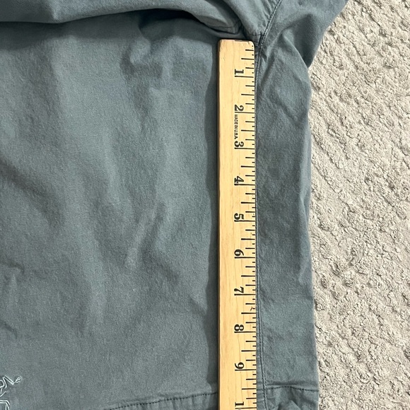 Arc’teryx Cotton Blend Shorts 9.5” - Picture 7 of 7